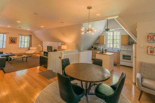 Η κουζίνα ή μικρή κουζίνα στο The Carriage House Loft