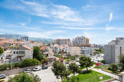 Comfortable 3-Bedroom Apartment with Balcony and Fast Wi-Fi - 10 Minutes from Old Town