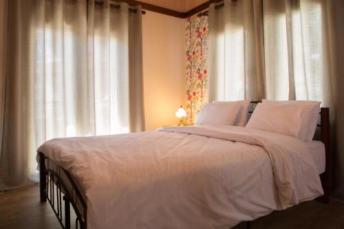 A bed or beds in a room at Guesthouse Monopati - Ξενώνας Μονοπάτι