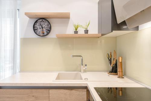 Sunny 4**** luxury apart with garden in center