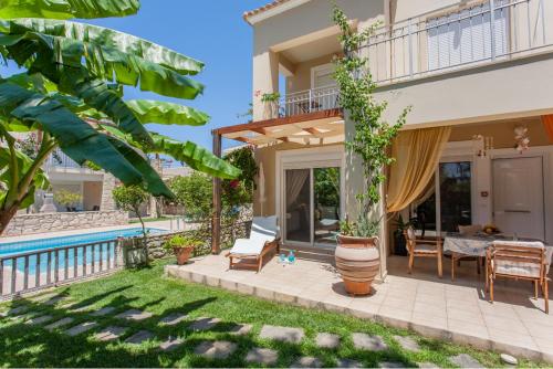 The swimming pool at or close to Cretamos Seaside Villas