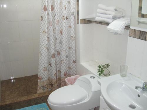 Et badeværelse på 8a Cusco Guest House
