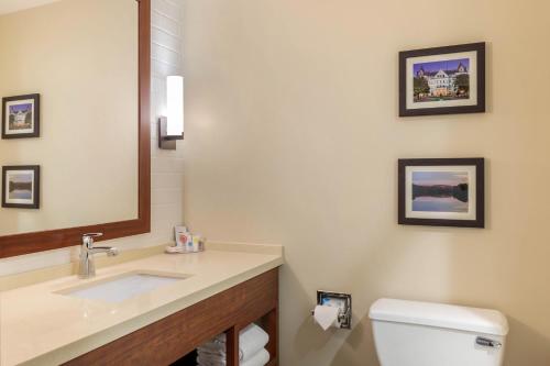 Koupelna v ubytování Comfort Inn & Suites Schenectady - Scotia