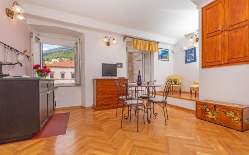 Η κουζίνα ή μικρή κουζίνα στο Apartments Cathedral