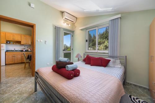 a bedroom with two beds with red pillows on it at Apartments 7+ in Blace