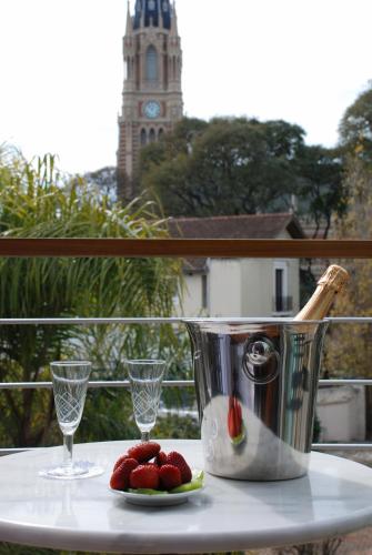 a table with a blender and a plate of strawberries at San Isidro Plaza Hotel in San Isidro