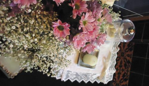 a vase filled with flowers on a table at Villa Pieve De' Pitti in Terricciola