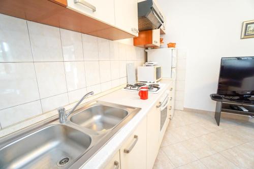 Dapur atau dapur kecil di Apartments Titonel