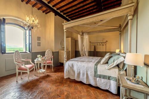 Un pat sau paturi într-o cameră la Il Mastio di Spedaletto