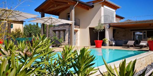 The swimming pool at or close to B&B Villa Pelèr