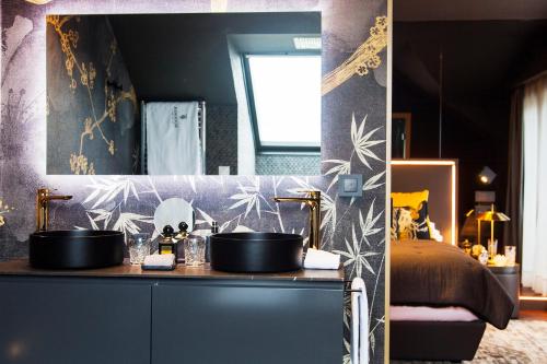 a bathroom with two sinks and a bed at Augusta Eco Wellness Resort 4 Superior in Sanxenxo