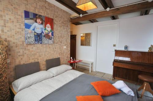Postel nebo postele na pokoji v ubytování Music House a Castellana Grotte confinante via per Turi 500m dalle Grotte