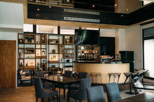 a restaurant with a table and chairs and a bar at Tsang Kuo Resort in Wujie