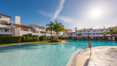 Gallery image of Cortijo Del Mar Resort in Estepona