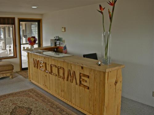 a wooden counter with a vase of flowers on it at Red Lion Inn and Suites La Pine, Oregon in La Pine