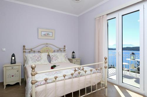 Postel nebo postele na pokoji v ubytování Villa Myrtis