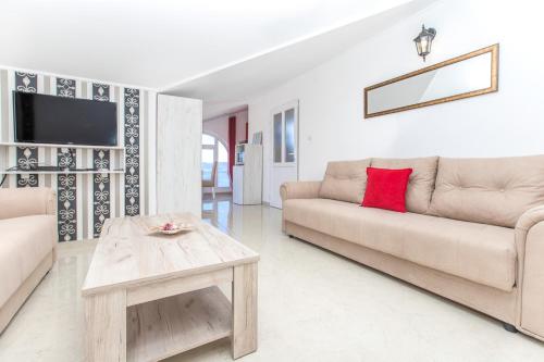 TV a/nebo společenská místnost v ubytování Apartments Infinity
