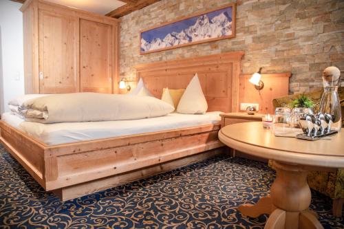 Кровать или кровати в номере Hotel Sonne Ischgl
