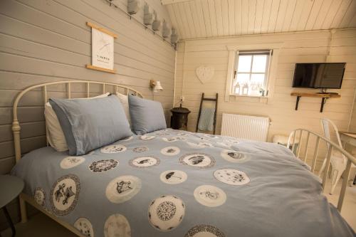 a bedroom with a bed in a small room at Landelijk logeren bij De Witte Kip in 't Harde