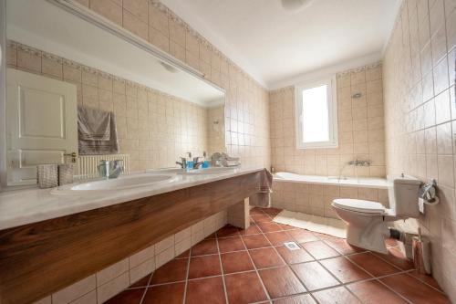 Kúpeľňa v ubytovaní Villa Pirgadikia