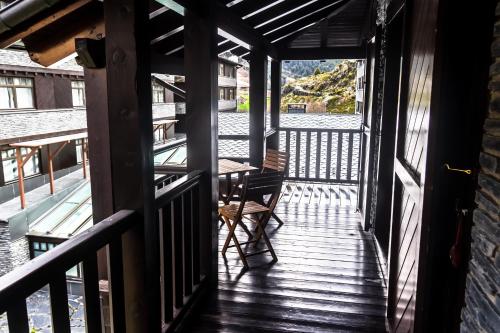 HUT1-05073, Acogedor Refugio en la Vall d'Inclesにあるバルコニーまたはテラス