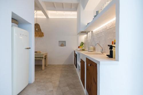 a kitchen with a sink and a refrigerator at roques in Ciutadella