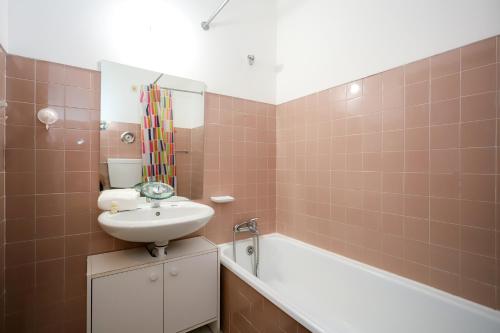 Ένα μπάνιο στο Figueira da Foz Sunset Apartment