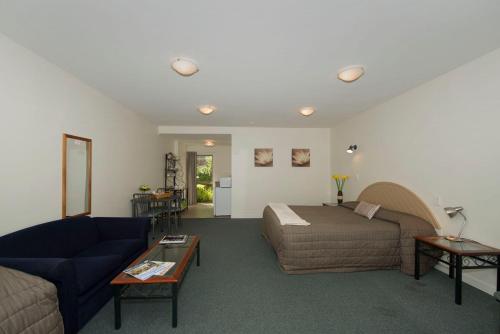 a living room with a bed and a couch at Lake Point Motel in Hamilton