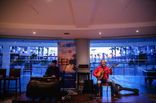 Επισκέπτες που μένουν στο Blue Lagoon Kosher Hotel (by Capital Coast Resort & Spa)
