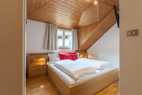 Postel nebo postele na pokoji v ubytování Gasthof Hanni