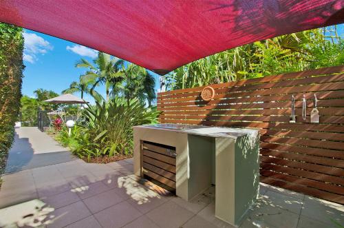 a patio with a sink and a brick wall at Bali Hai Apartments Noosa in Noosa Heads