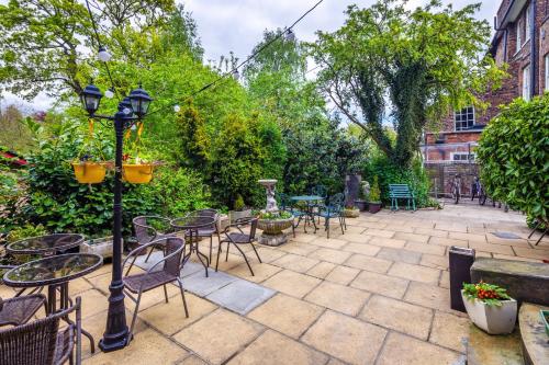a patio with tables and chairs and a street light at Astor York Hostel in York