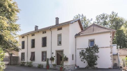 a house in the suburbs of paris at Metris gaelle in Corre