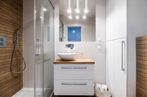 Apartament 13 Blue Marine tesisinde bir banyo