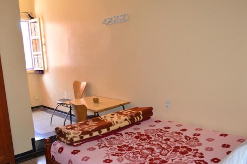A bed or beds in a room at Hotel Atlas Ouarzazate