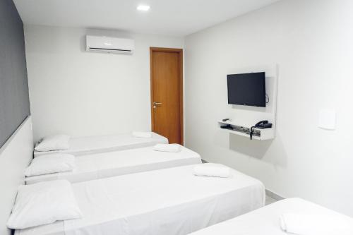 Giường trong phòng chung tại Rota 232 Hotel Caruaru