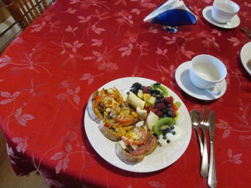 a plate of food on a table at Gîte La Maison Chez J.P. Bed and Breakfast in Havre aux Maisons
