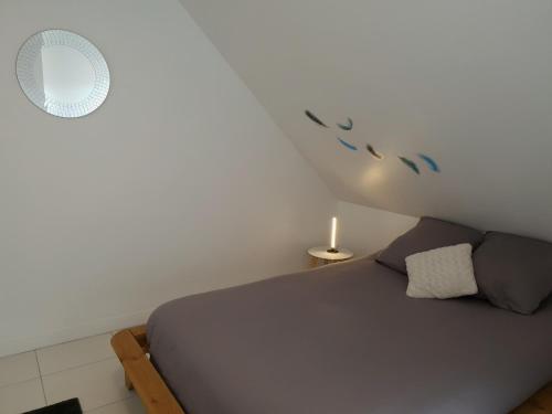 a bedroom with a bed and a candle on the wall at Au 36, Les Apparts Hotel Joigny in Joigny