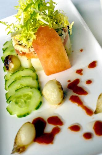 ホテルの敷地内または近くでの食事または食べ物