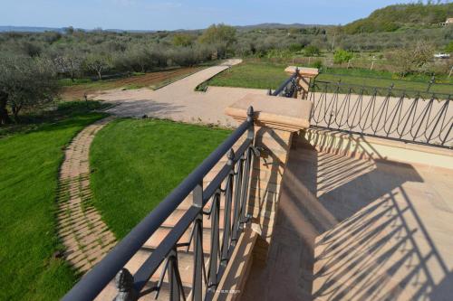 a balcony with a fence and a walkway at Il Casale degli Ulivi in Gradoli