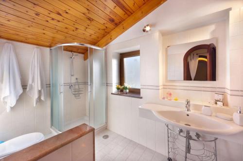 a bathroom with a sink and a shower at Appartamento Villa degli Ulivi in Sant'Agnello