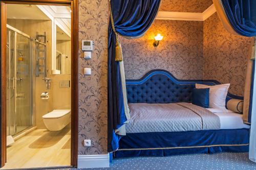 a bedroom with a king sized bed and a shower at SleepWalker Boutique Suites in Wrocław