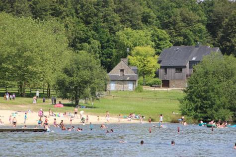 a group of people on a beach near the water at Gîte La Loussaudrie in Pontmain