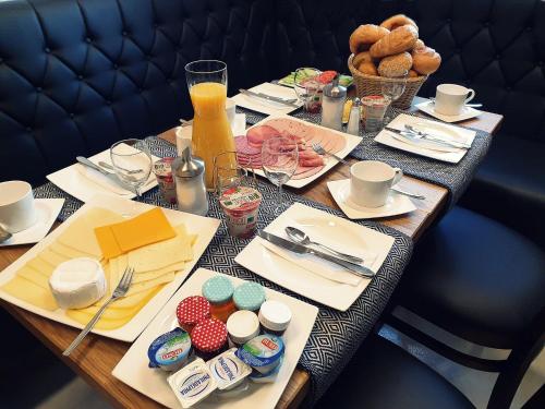 a table with plates of food and drinks on it at Tor Hotel in Nideggen