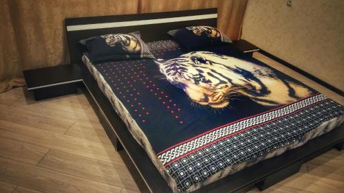 スタヴロポリにあるзаепытоの虎の絵付きベッド