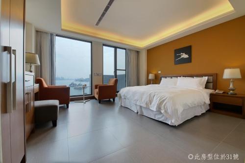 Gallery image of Watermark Hotel - Sizihwan in Kaohsiung