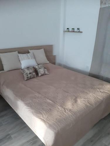 Fully renovated small & cosy studio