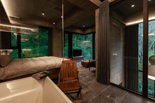 a bedroom with a bed and a bath tub and a bath tub at Echovilla B&B II in Hualien City