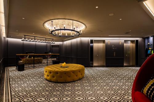 a lobby with a large round table in the middle at Hotel Resol Yokohama Sakuragicho in Yokohama