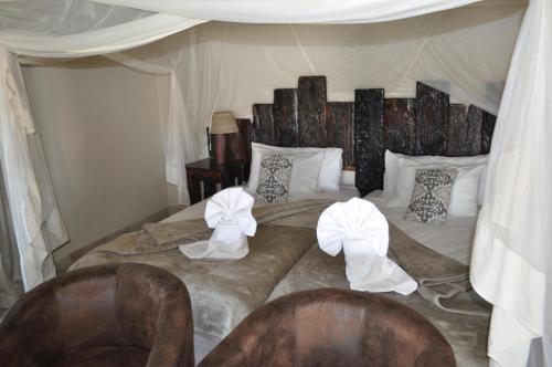 A bed or beds in a room at Shametu River Lodge